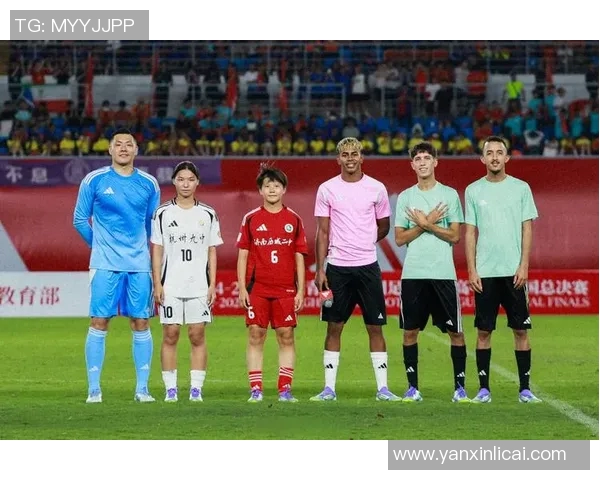 法老心中的足球偶像是谁揭秘他对明星球员的热爱与支持