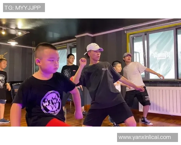 深圳街舞队的个人能力提升与团队协作的完美结合探讨